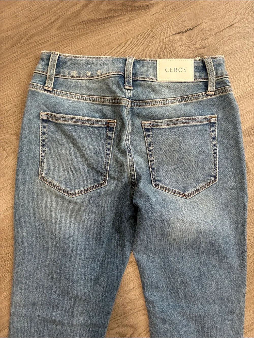 NWOT Ceros Cropped Raw Hem Light Blue Women's Jeans